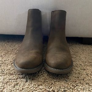 EUC WOMEN’S ARIAT CASUAL BOOTS